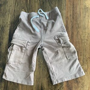 Peekaboo Beans Bermuda shorts.